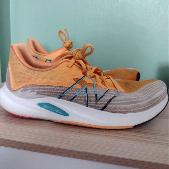 New Balance Men's FuelCell Rebel v2 - Picture 5 of 11